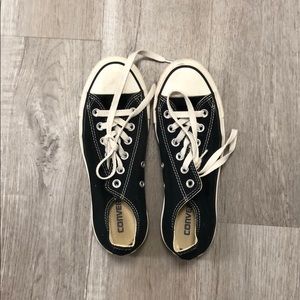 Black low top converse. Barely worn!